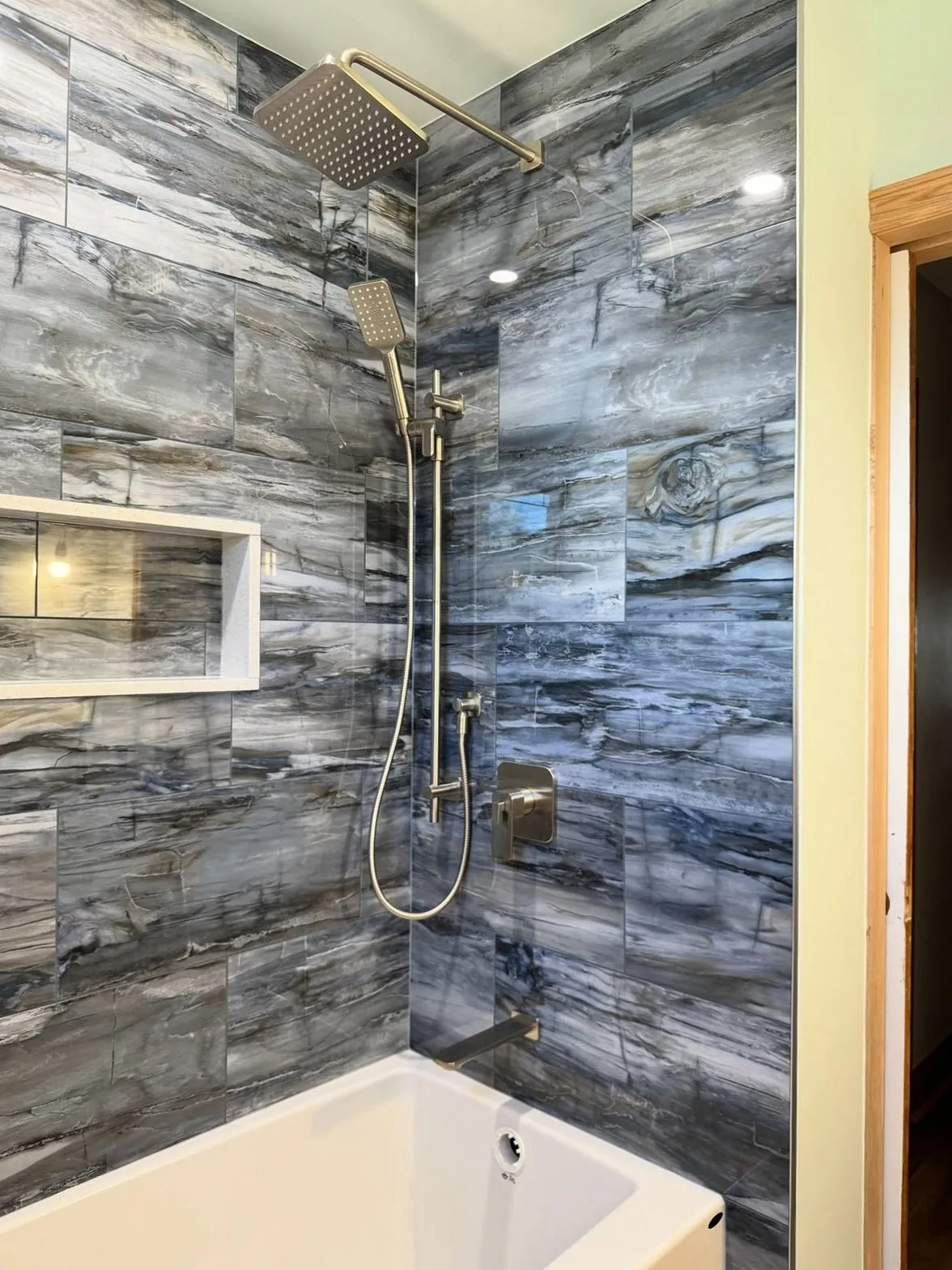 Shower in marble-look large-format tile
