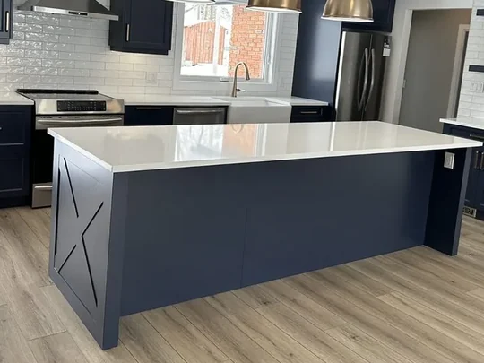 Quartz island with a cross-panelled end